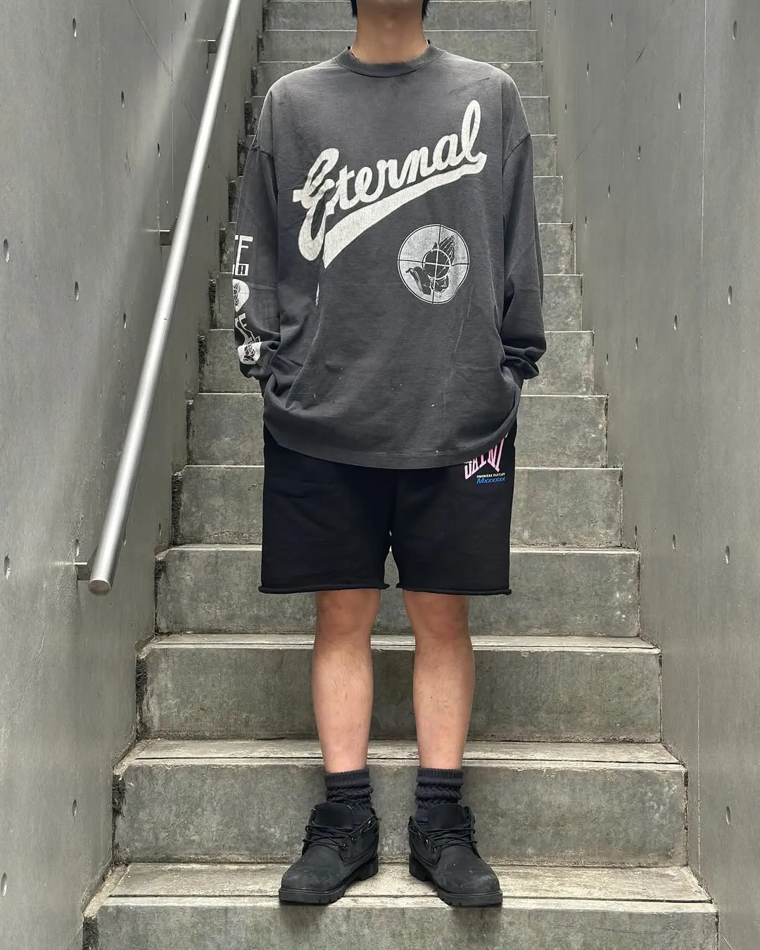 SAINT Mxxxxxx × FEAR OF GOD FG_LS TEE/SNT OF GOD/BLK FOG co-branded model SAINT OF GOD/ETERNAL prayer sight long sleeves, washed black S-XL, this season's major co-branded model, FOG manager JERRY personally carries the goods. The SAINT OF GOD series collaboration has gained quite a lot of buzz. Customized original co-branded SAINT OF GOD main label/washed label. Top-notch printing technology. Using silver sand and cracked pulp on the front and rear panels and heavy washing water to create a natural washed effect of printing, deep restoration